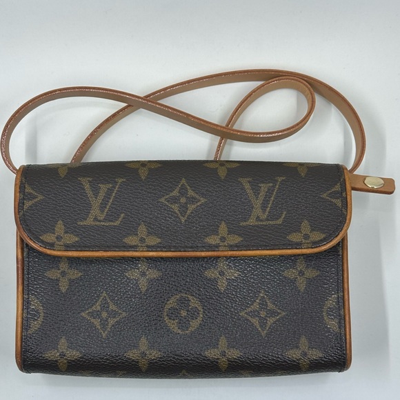 Louis Vuitton Florentine Waist Bag Monogram Canvas - Picture 4 of 11